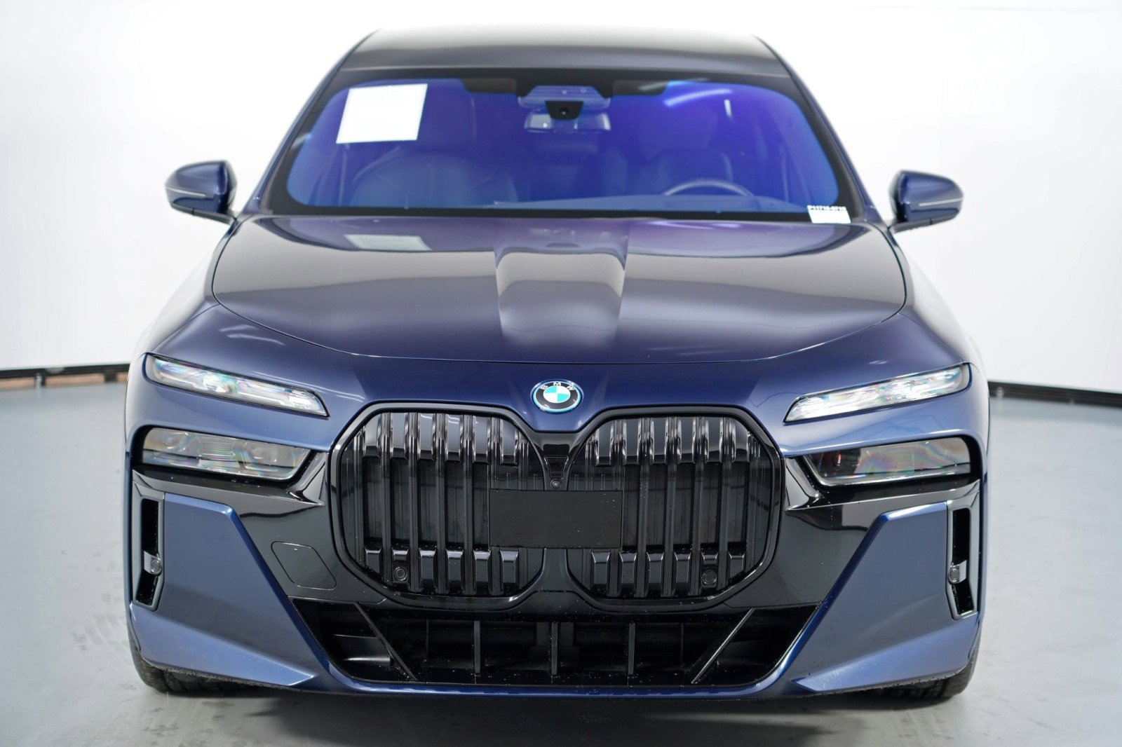 Used 2024 BMW i7 xDrive60 w/ Executive Package image 58