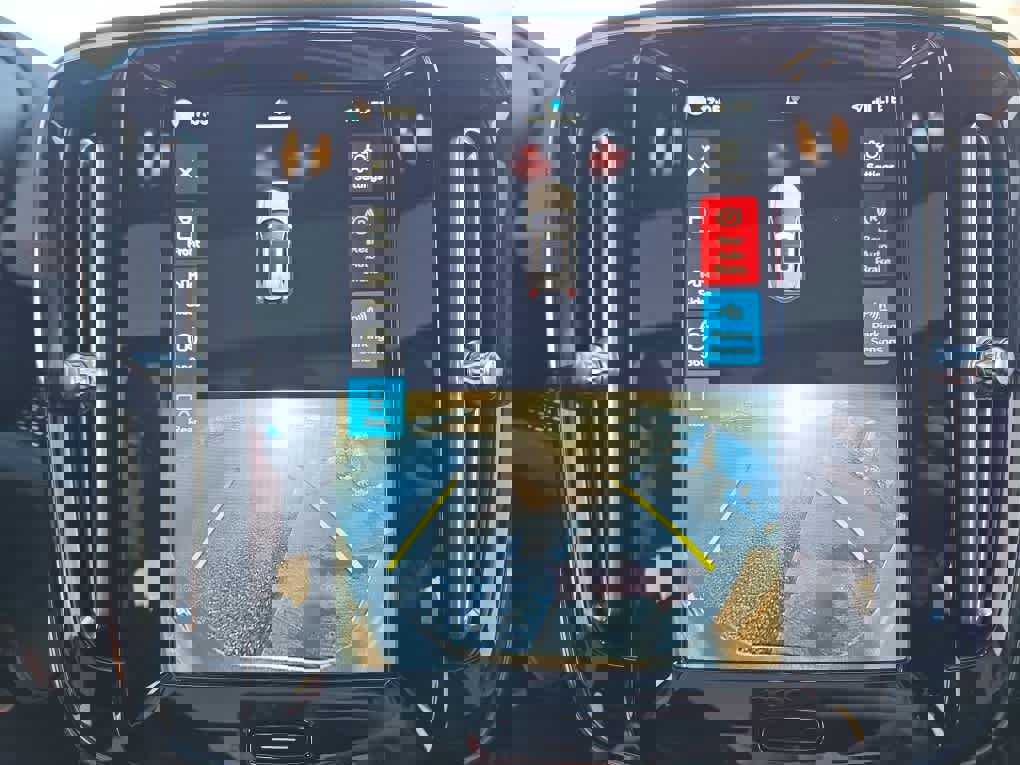 Used 2022 Volvo XC40 P8 Recharge Plus image 20