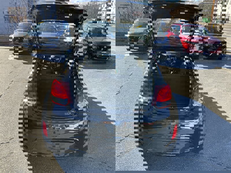 Used 2017 Hyundai Veloster Value Edition image 13