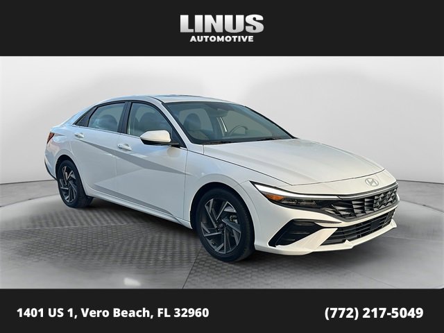 Used 2025 Hyundai Elantra SEL w/ Cargo Package