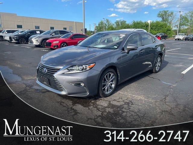 Used 2017 Lexus ES 300h w/ Luxury Package image 1