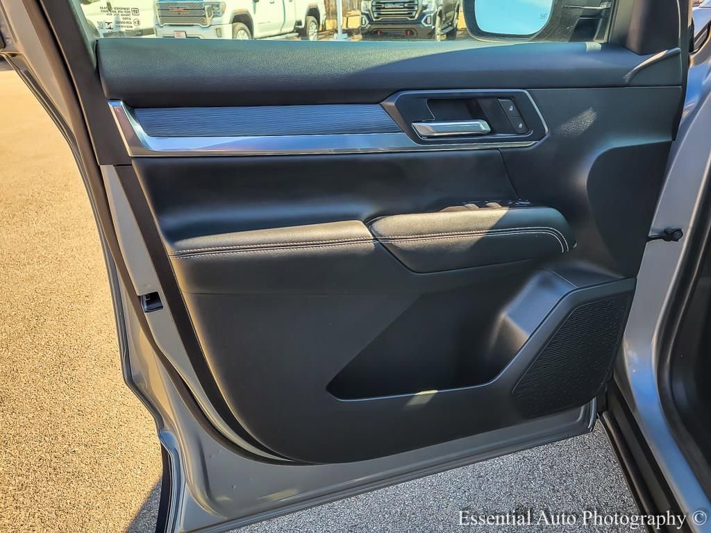 Used 2025 GMC Terrain Elevation w/ Technology Package II image 17