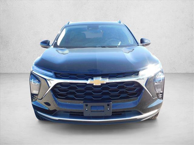 Used 2025 Chevrolet Trax LT FWD image 4