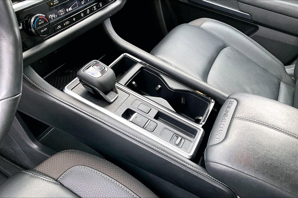 Used 2025 Nissan Pathfinder SL image 15