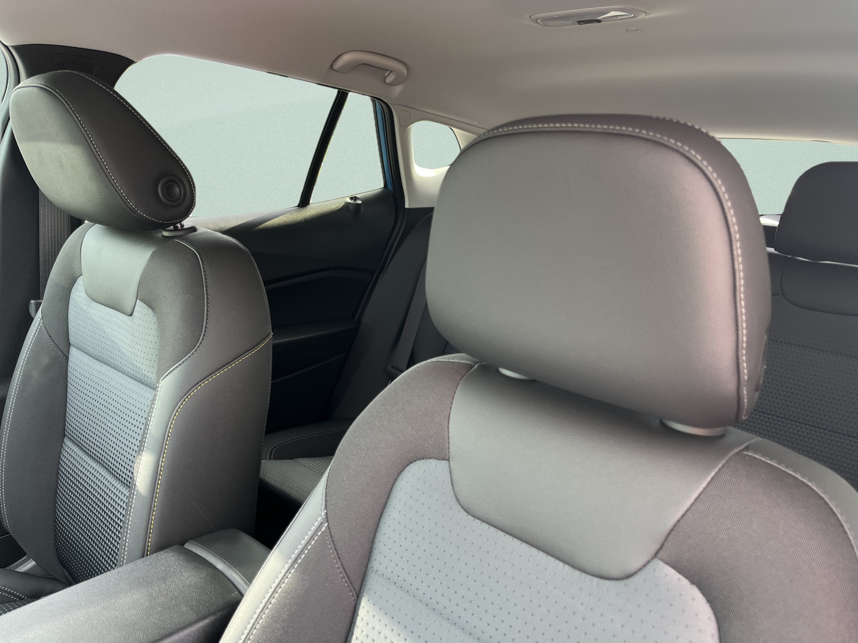 New 2026 Chevrolet Trax LT w/ Midnight Edition FWD image 15