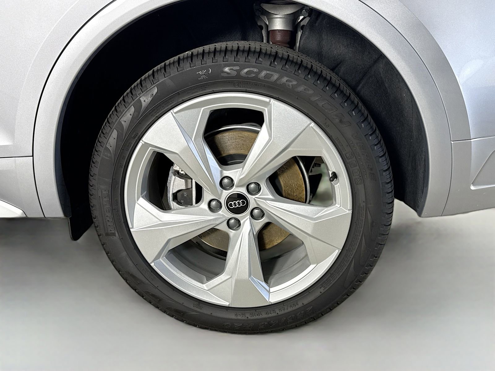 Certified 2025 Audi Q5 2.0T Premium Plus w/ Premium Plus Package AWD/4WD image 33