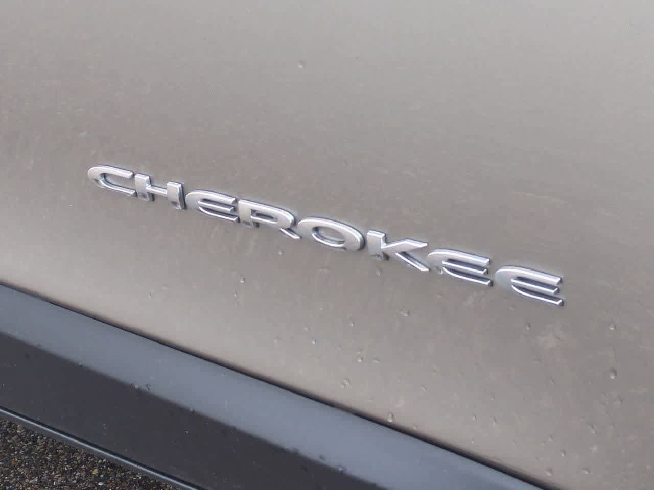Used 2021 Jeep Cherokee Limited image 12