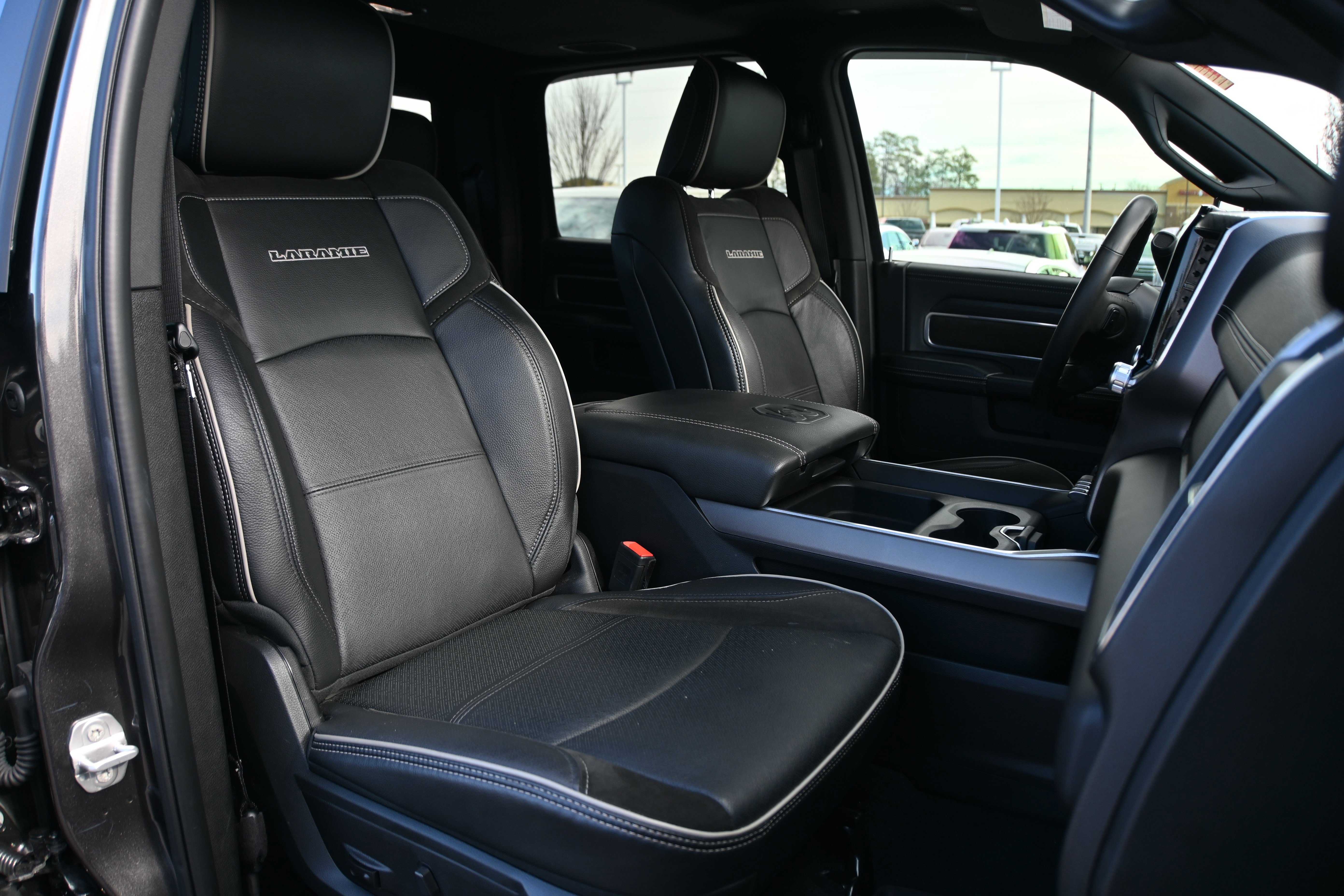 Used 2024 RAM 2500 Laramie w/ Sport Appearance Package image 18