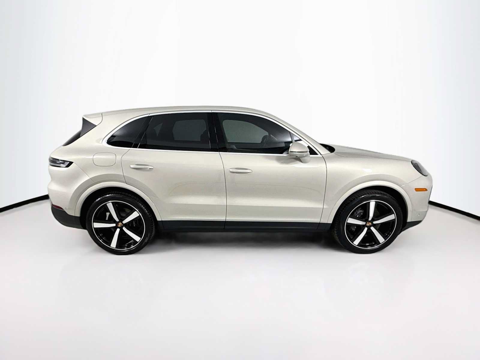 Certified 2025 Porsche Cayenne AWD/4WD image 8