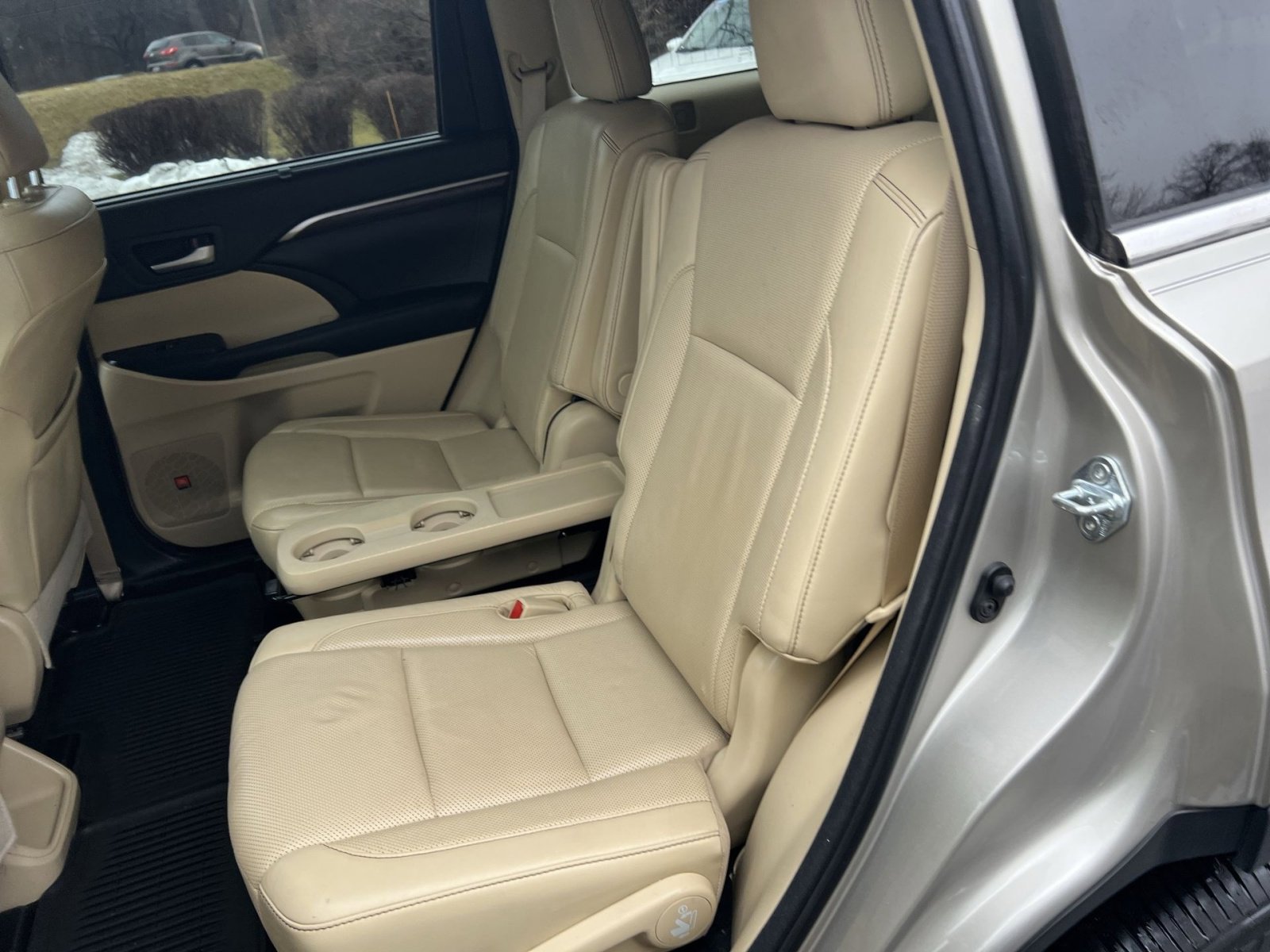 Used 2016 Toyota Highlander Limited image 25