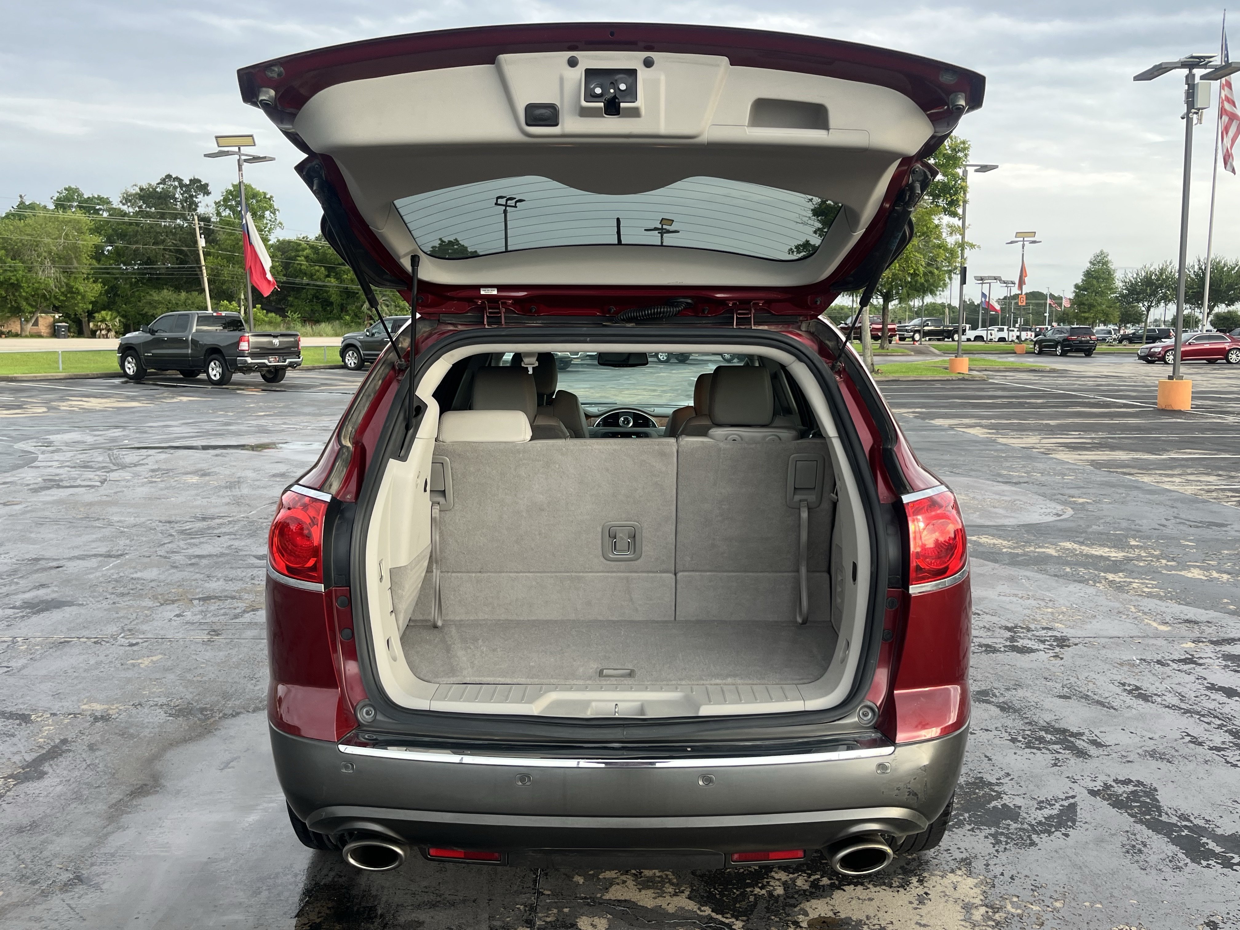 Used 2011 Buick Enclave CXL FWD image 11