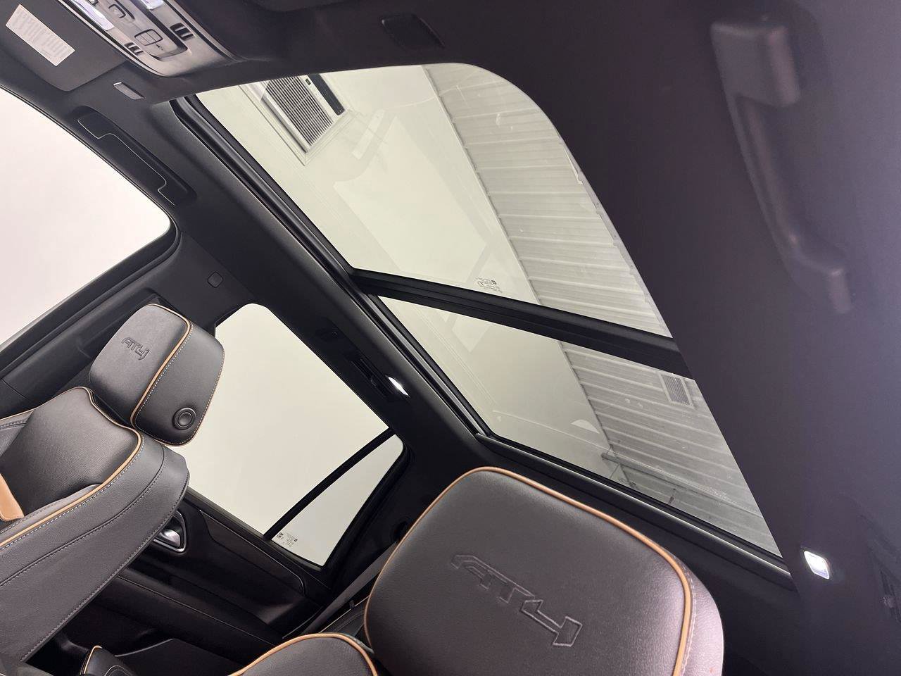 Certified 2022 GMC Yukon AT4 w/ Technology Package AWD/4WD image 7
