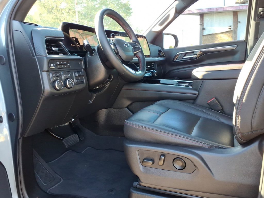 Used 2025 Chevrolet Tahoe RST w/ Comfort Package AWD/4WD image 14