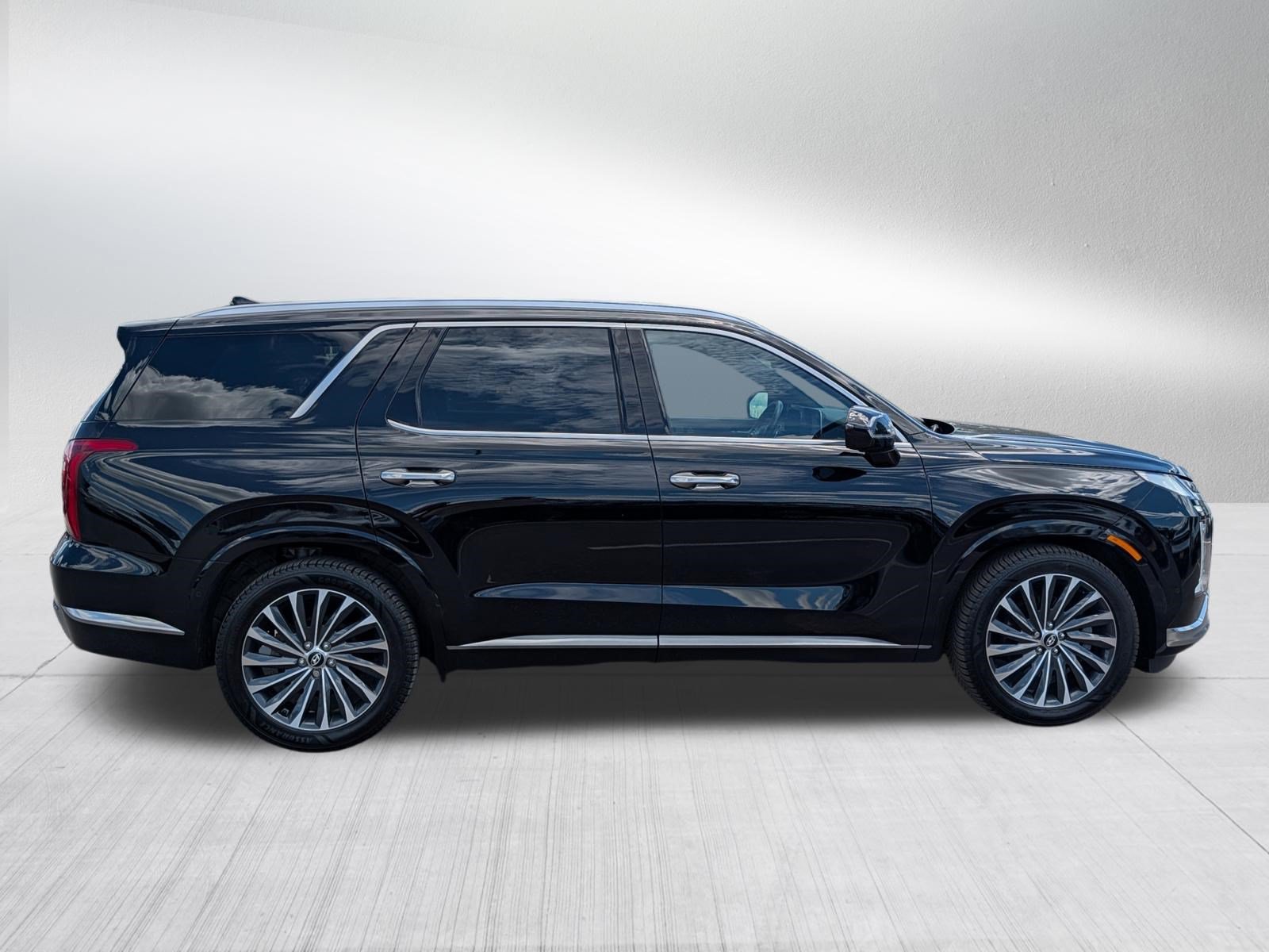 Certified 2023 Hyundai Palisade Calligraphy w/ Cargo Package AWD/4WD image 8