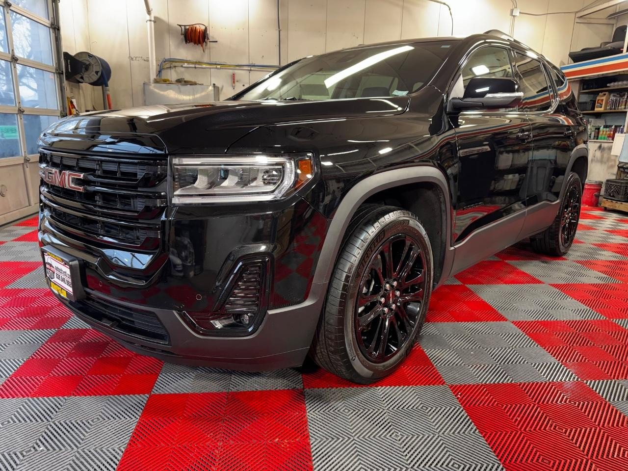 Used 2023 GMC Acadia SLT w/ Elevation Edition image 3