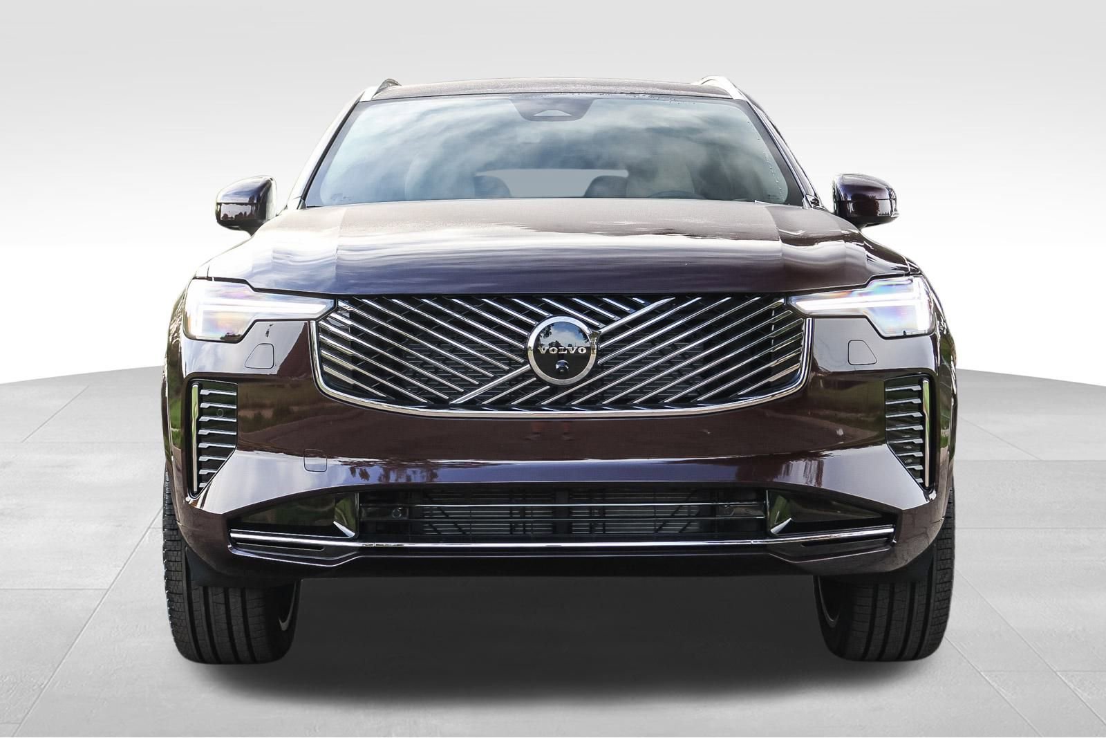 New 2026 Volvo XC90 B5 Plus w/ Protection Package image 2