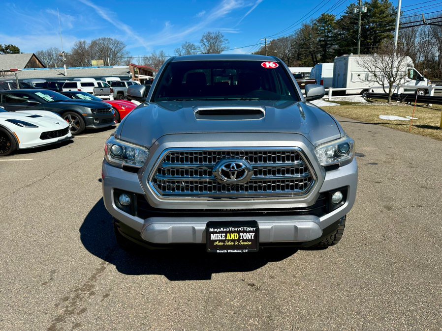 Used 2016 Toyota Tacoma TRD Sport w/ Exterior Package AWD/4WD image 2