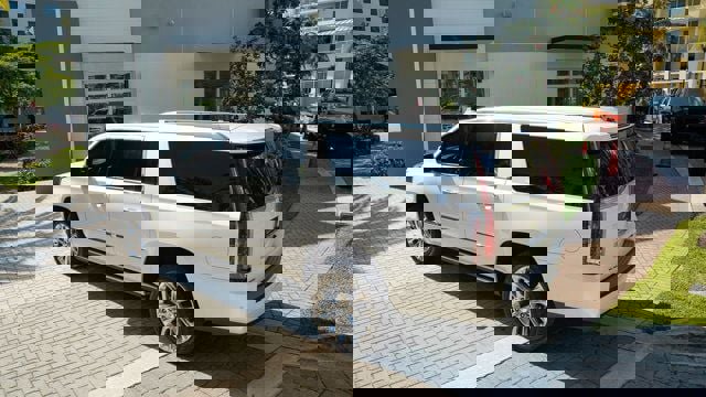 Used 2019 Cadillac Escalade ESV Premium Luxury image 18