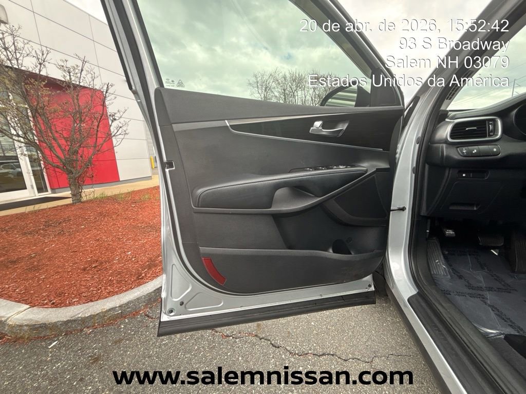 Used 2019 Kia Sorento LX image 12