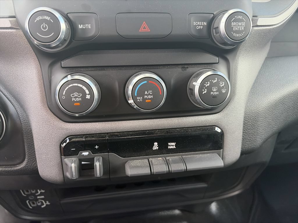 Used 2021 RAM 2500 Tradesman w/ Chrome Appearance Group AWD/4WD image 25