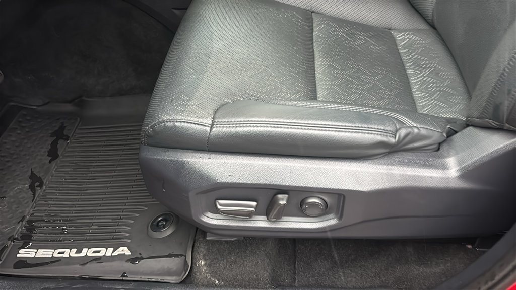 Used 2025 Toyota Sequoia SR5 w/ SR5 Premium Package AWD/4WD image 29