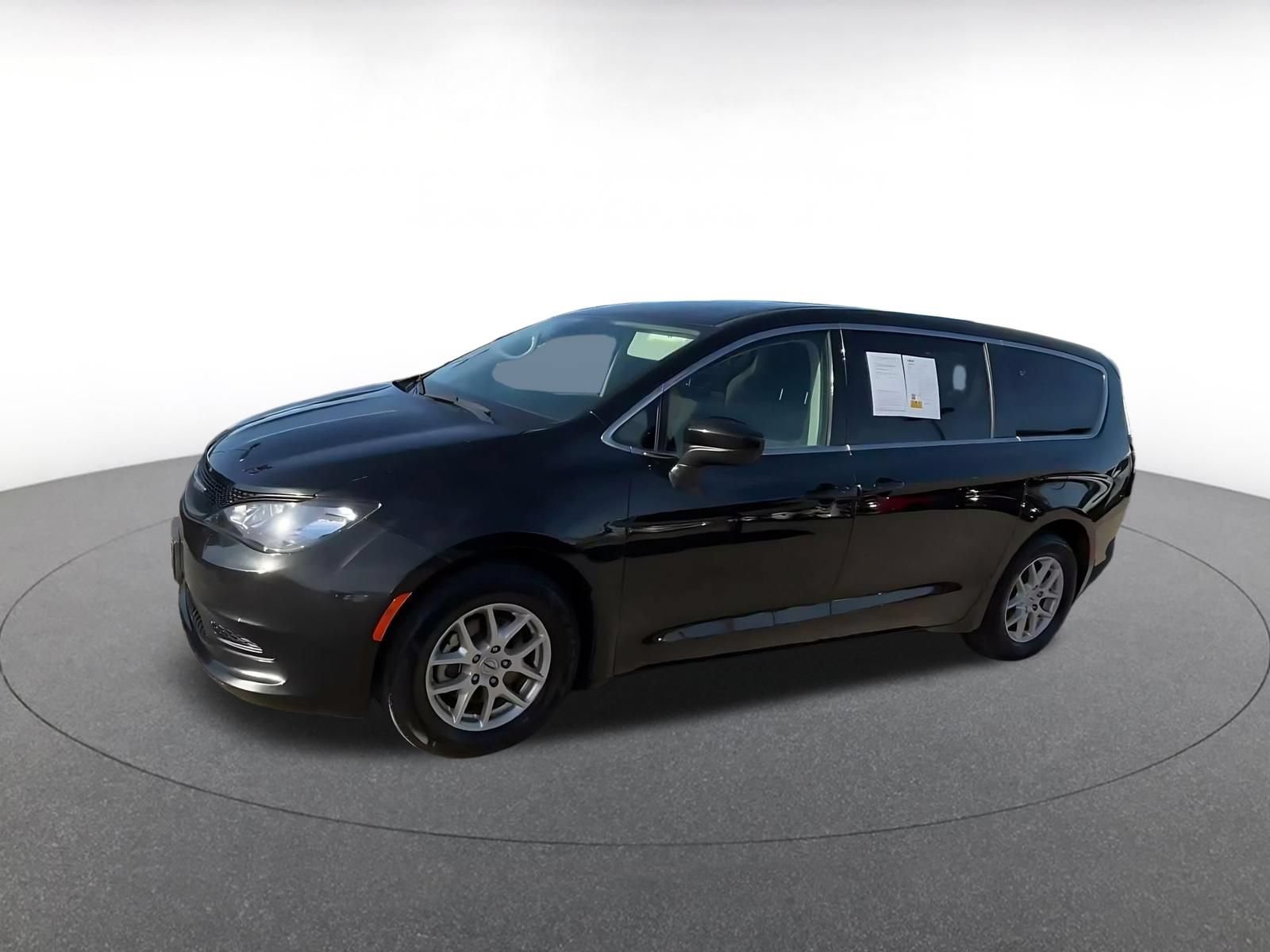 Used 2023 Chrysler Voyager LX FWD image 7