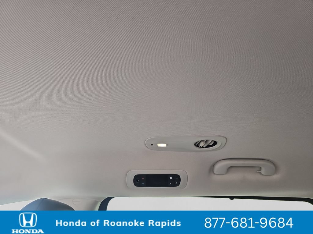 Used 2023 Chrysler Pacifica Touring-L FWD image 27