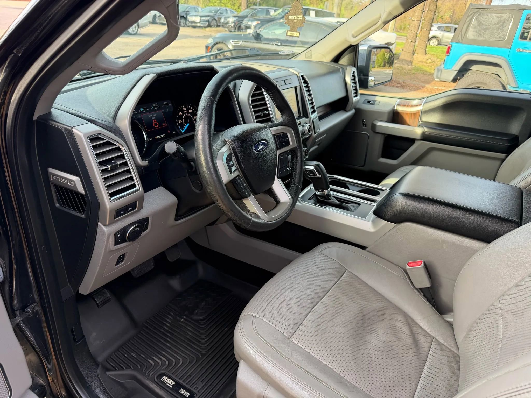 Used 2016 Ford F150 Lariat w/ Equipment Group 502A Luxury AWD/4WD image 16