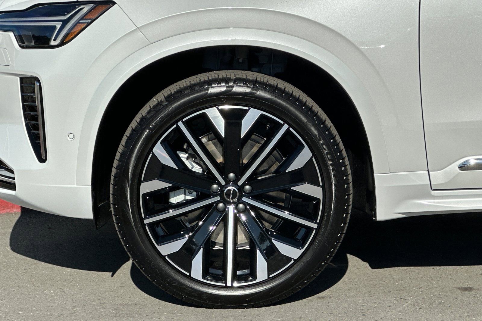 New 2026 Volvo XC90 B6 Plus w/ Protection Package Premier image 11