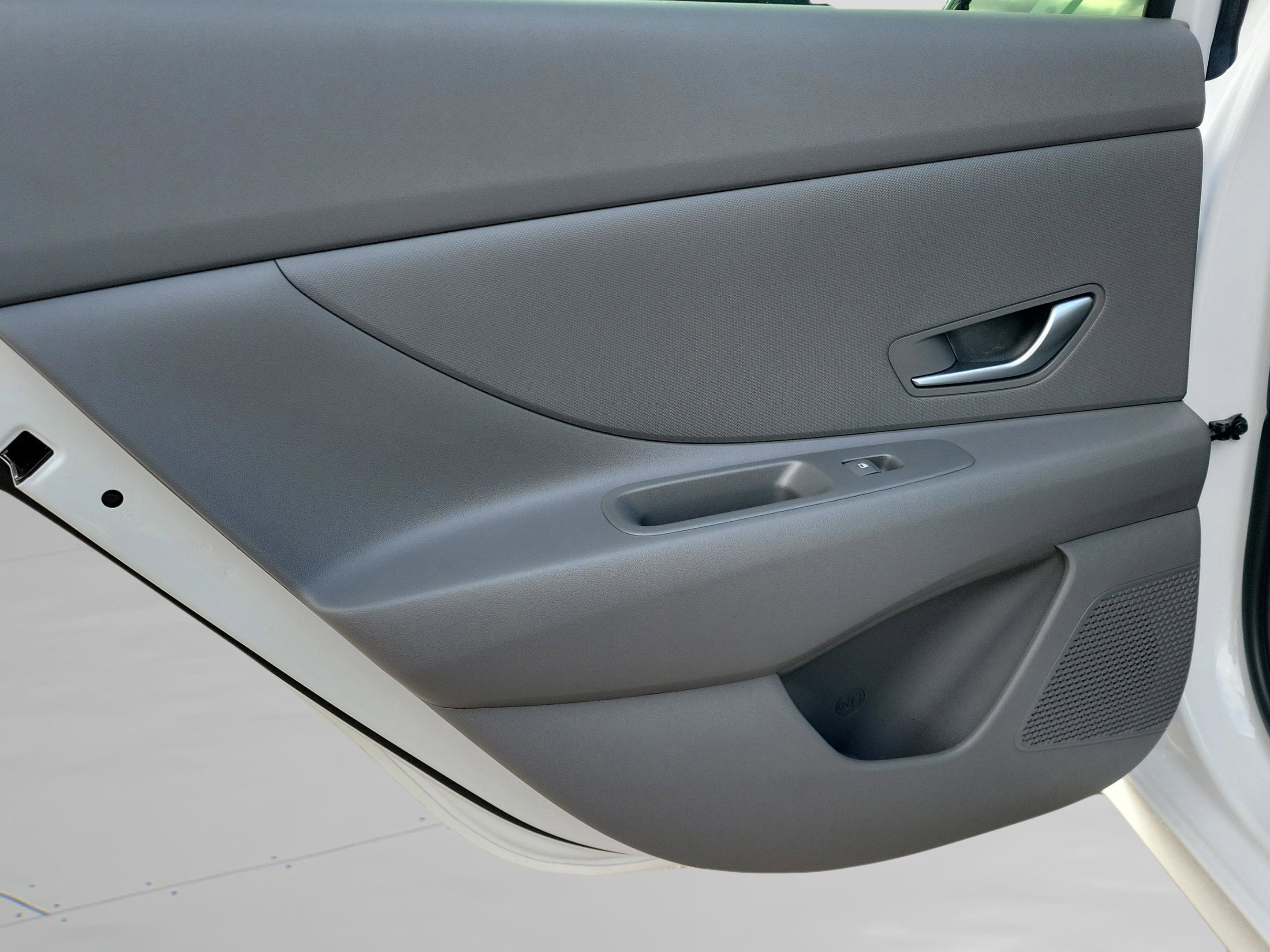Used 2025 Hyundai Elantra Hybrid FWD image 28