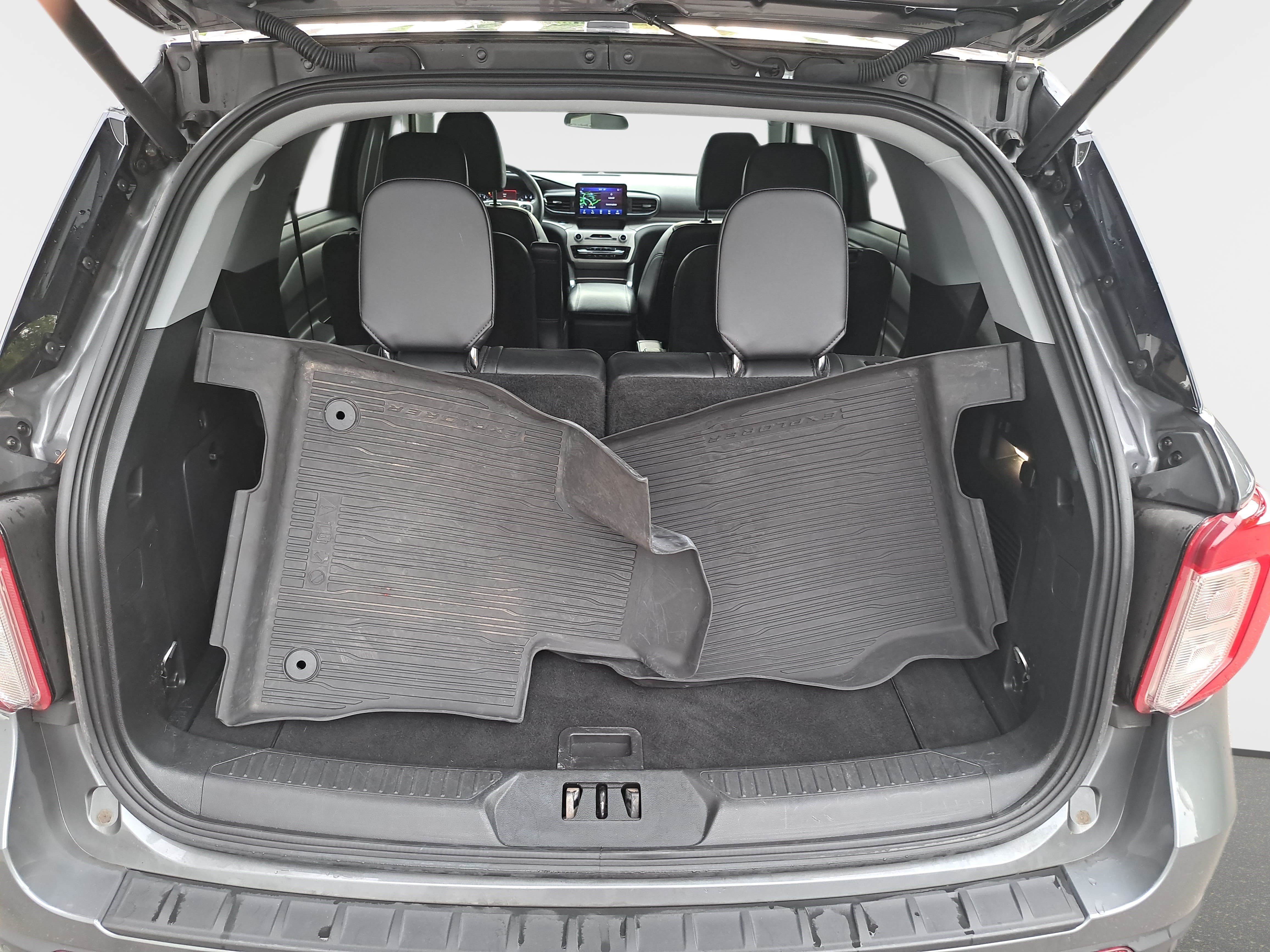 Used 2023 Ford Explorer XLT w/ Equipment Group 202A RWD image 13
