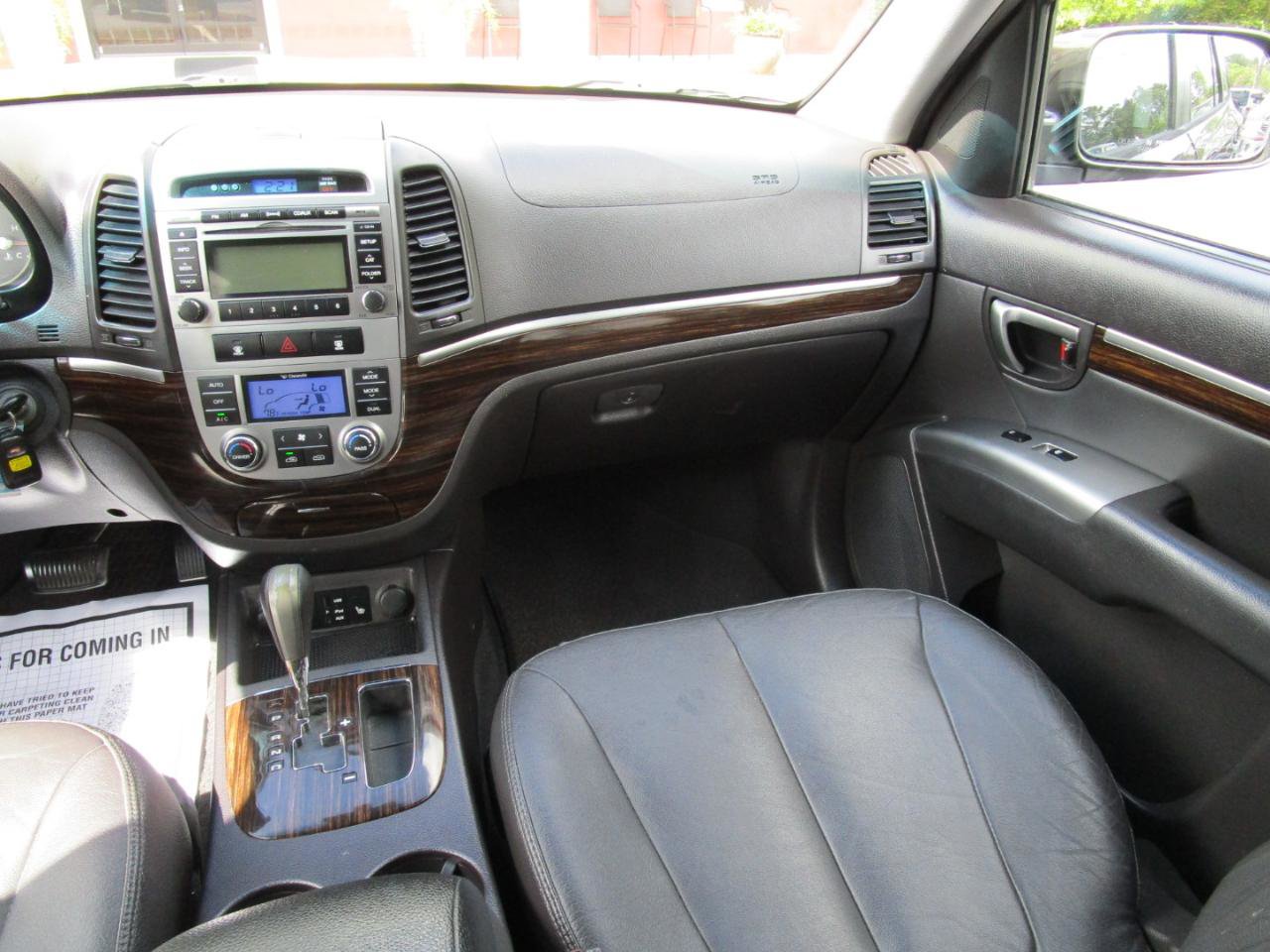 Used 2010 Hyundai Santa Fe Limited image 9