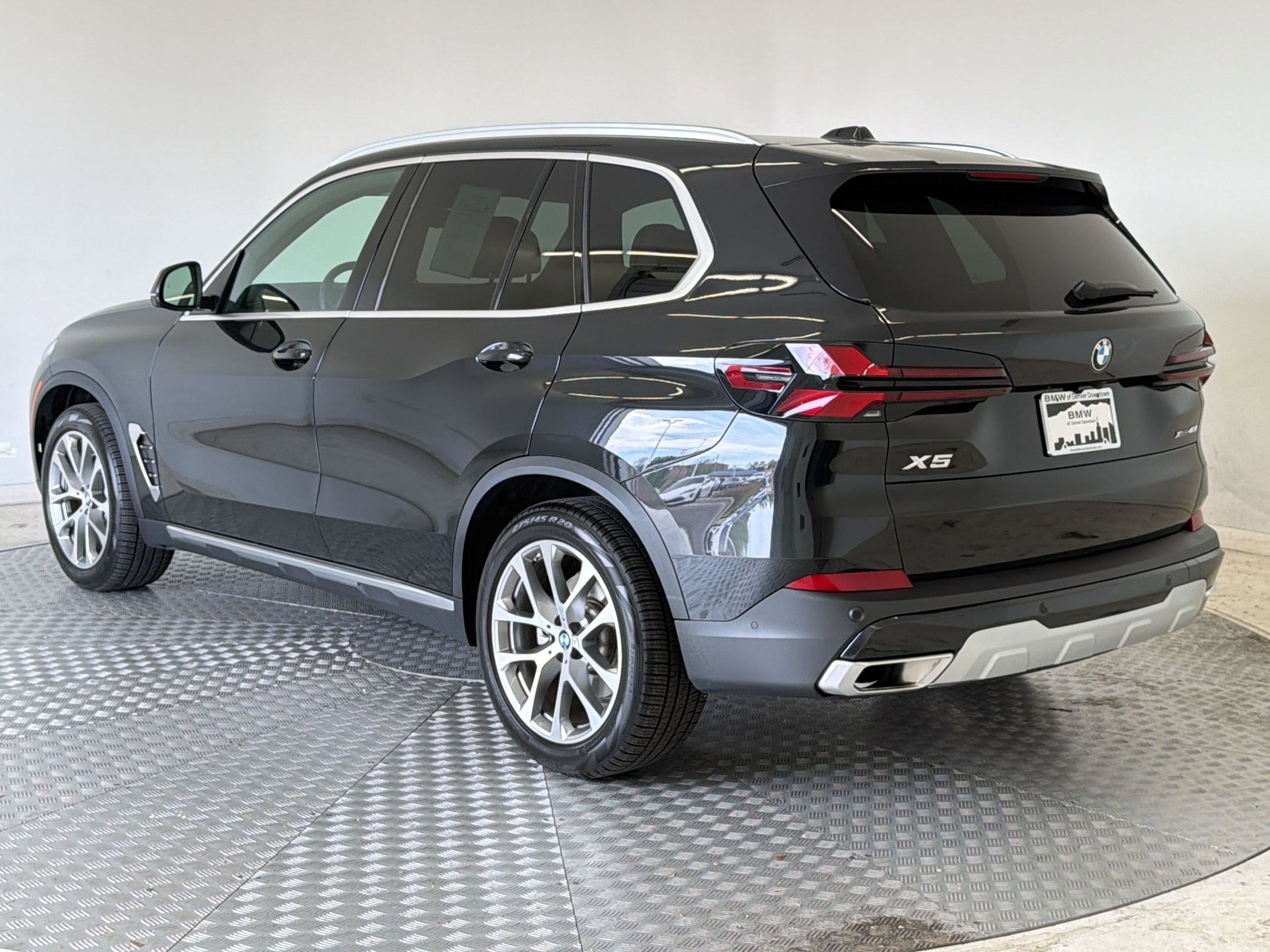 Used 2026 BMW X5 xDrive40i w/ Executive Package image 3