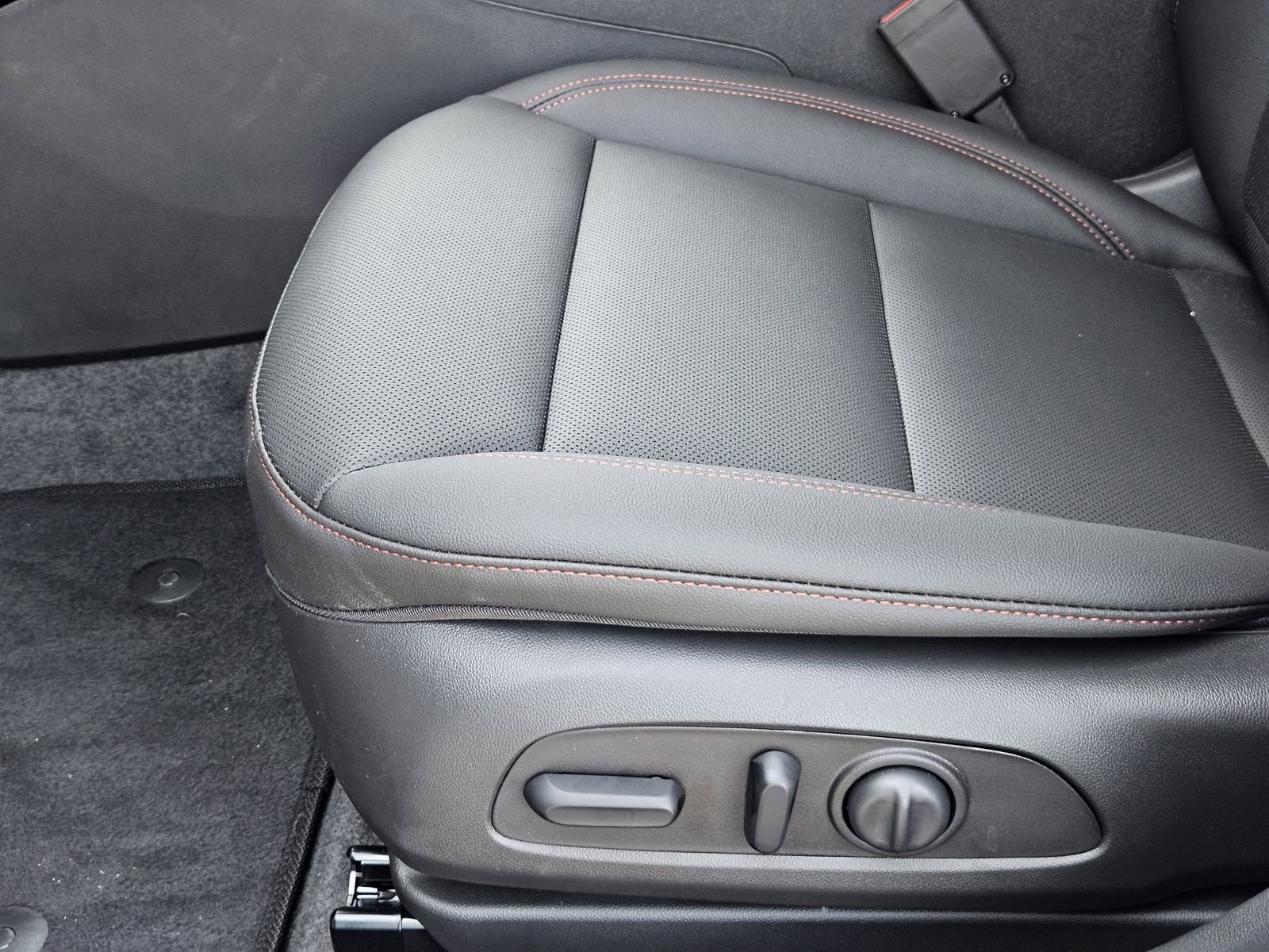 New 2026 Chevrolet Trax RS w/ Sunroof Package image 26