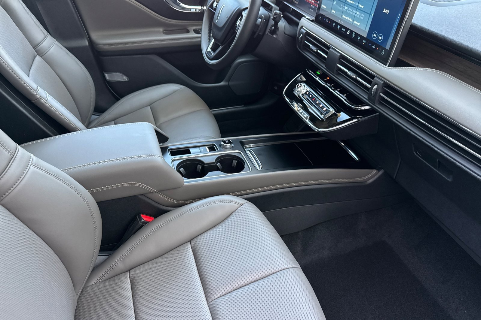 New 2025 Lincoln Corsair Reserve w/ Equipment Group 202A image 15