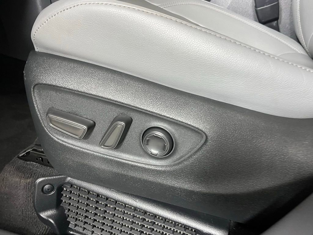 Used 2024 Toyota Sienna Limited image 20