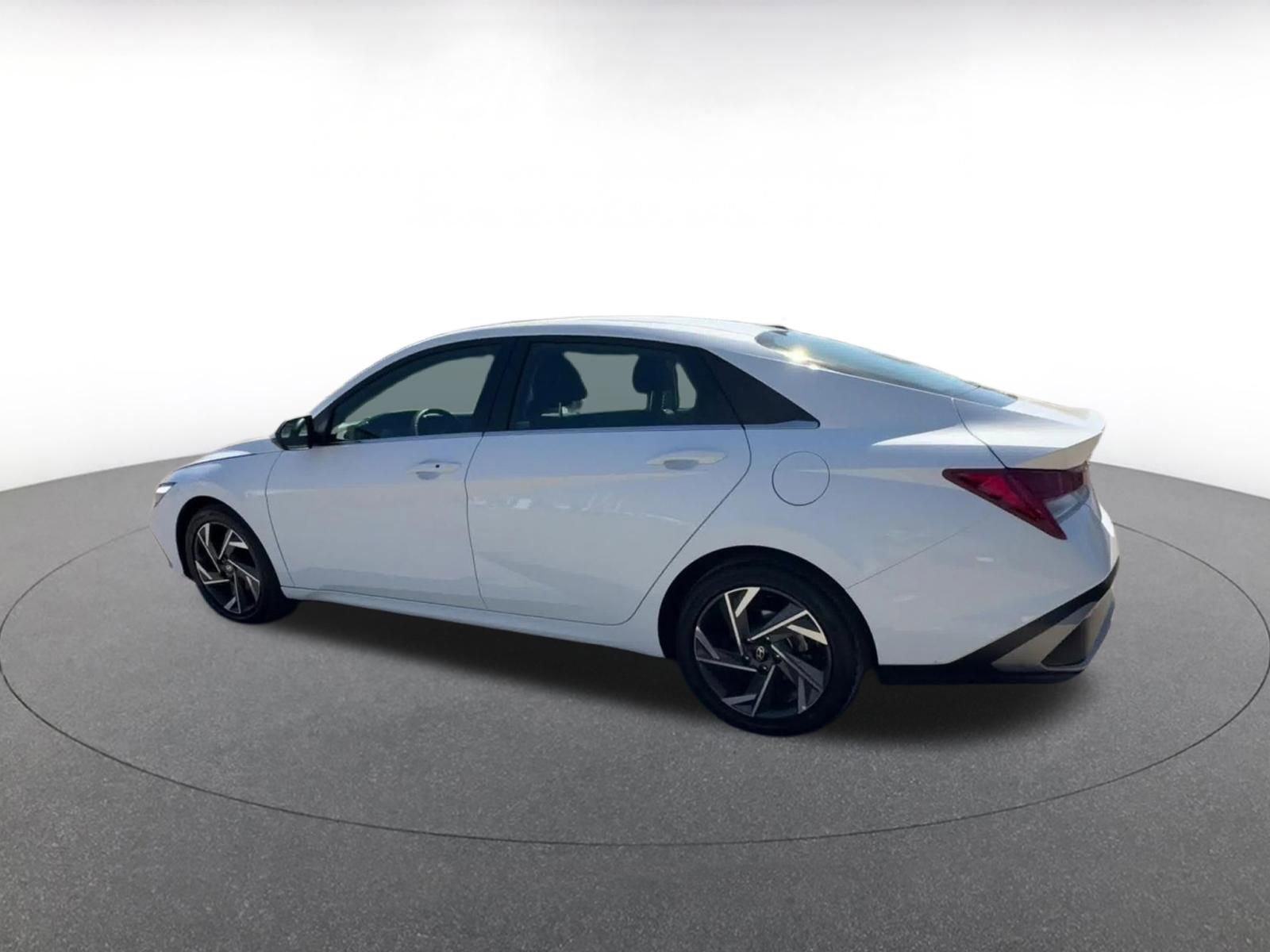 Used 2025 Hyundai Elantra SEL image 10