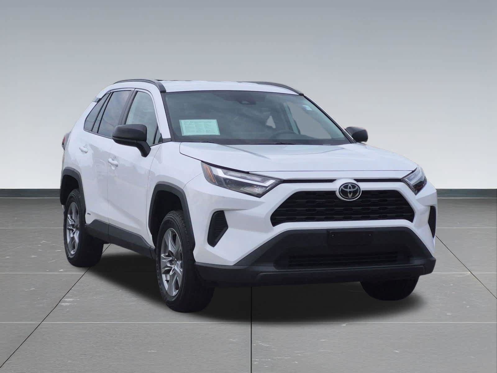 Used 2025 Toyota RAV4 LE AWD/4WD image 8
