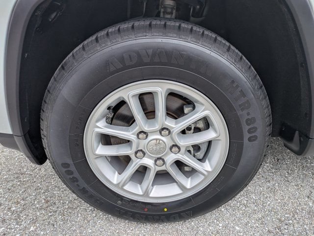 Used 2020 Jeep Grand Cherokee Laredo AWD/4WD image 11