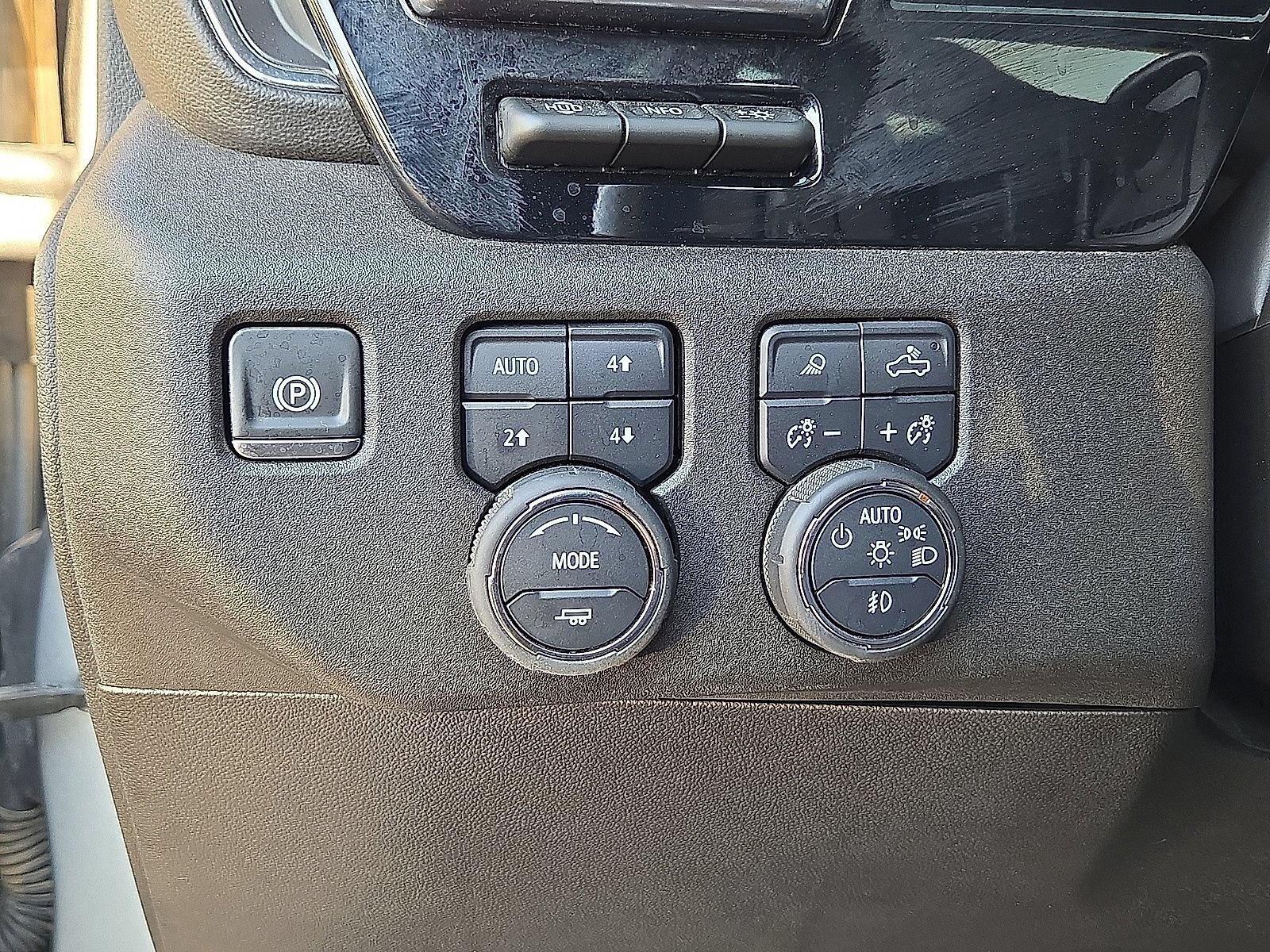 Used 2024 Chevrolet Silverado 1500 High Country w/ Technology Package AWD/4WD image 26