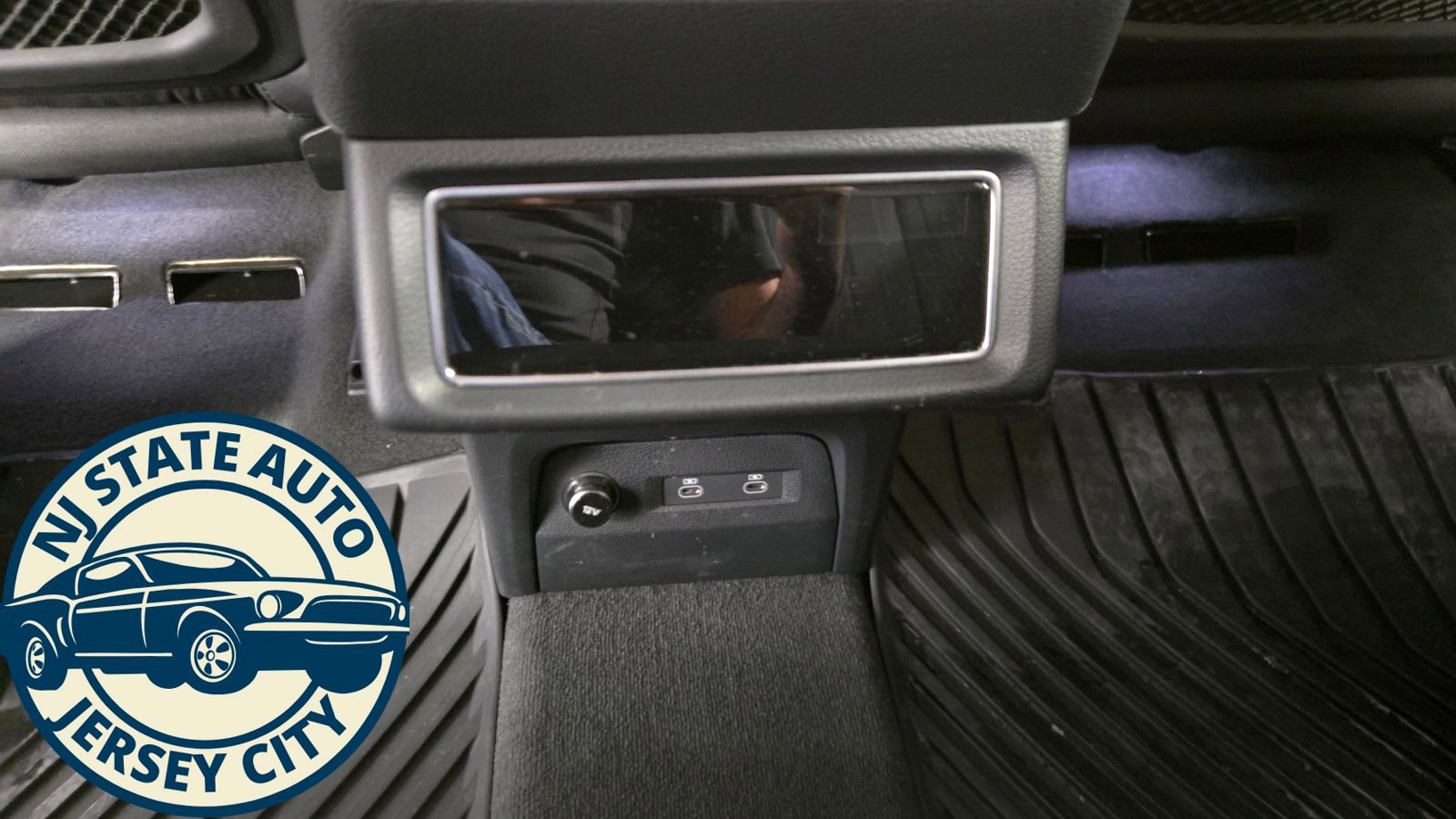 Used 2024 Audi Q8 e-tron Premium Plus image 30