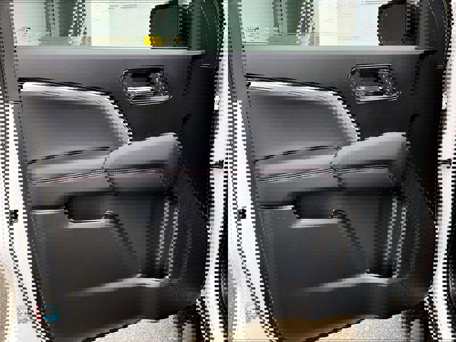 Used 2023 Chevrolet Colorado Z71 w/ Z71 Convenience Package 2 image 9