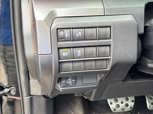 Used 2025 Toyota Tacoma TRD Sport AWD/4WD image 30