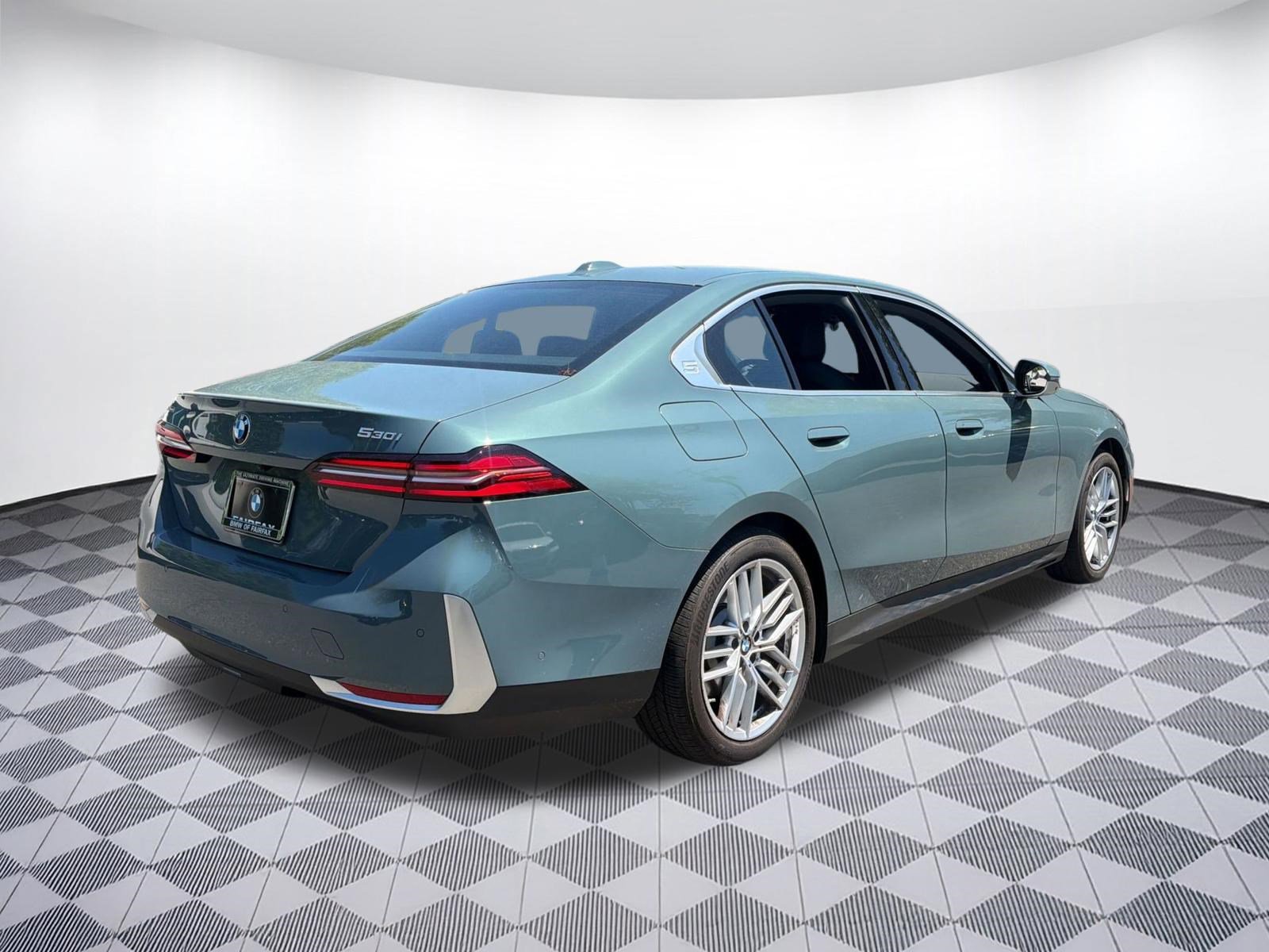 Certified 2025 BMW 530i xDrive w/ Premium Package AWD/4WD image 9