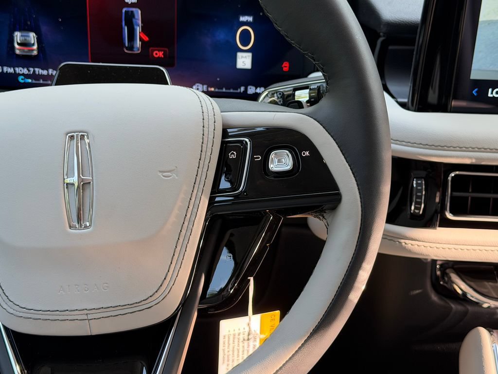 New 2026 Lincoln Aviator AWD w/ Jet Appearance Package image 14