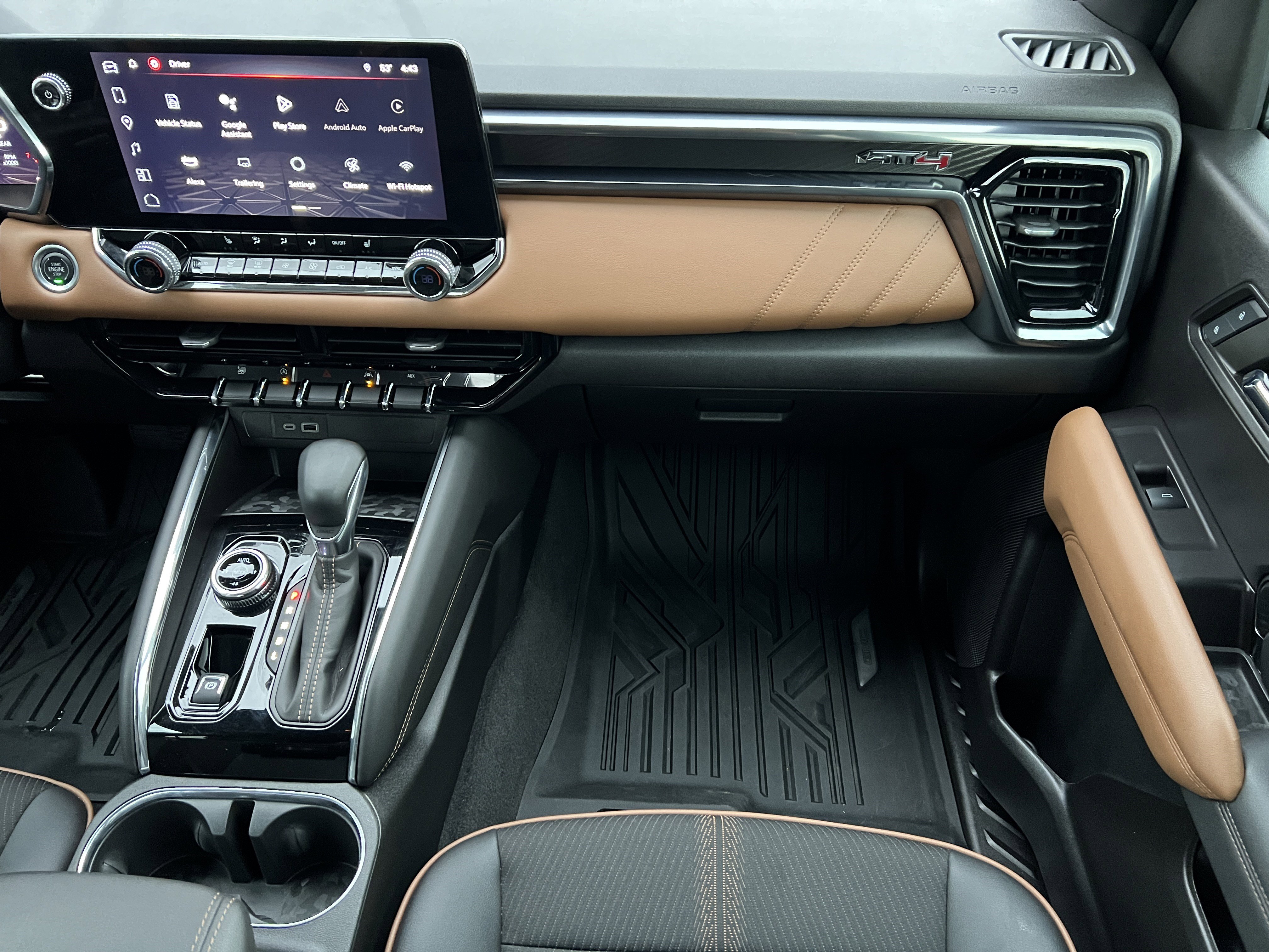 Used 2024 GMC Canyon AT4 image 30