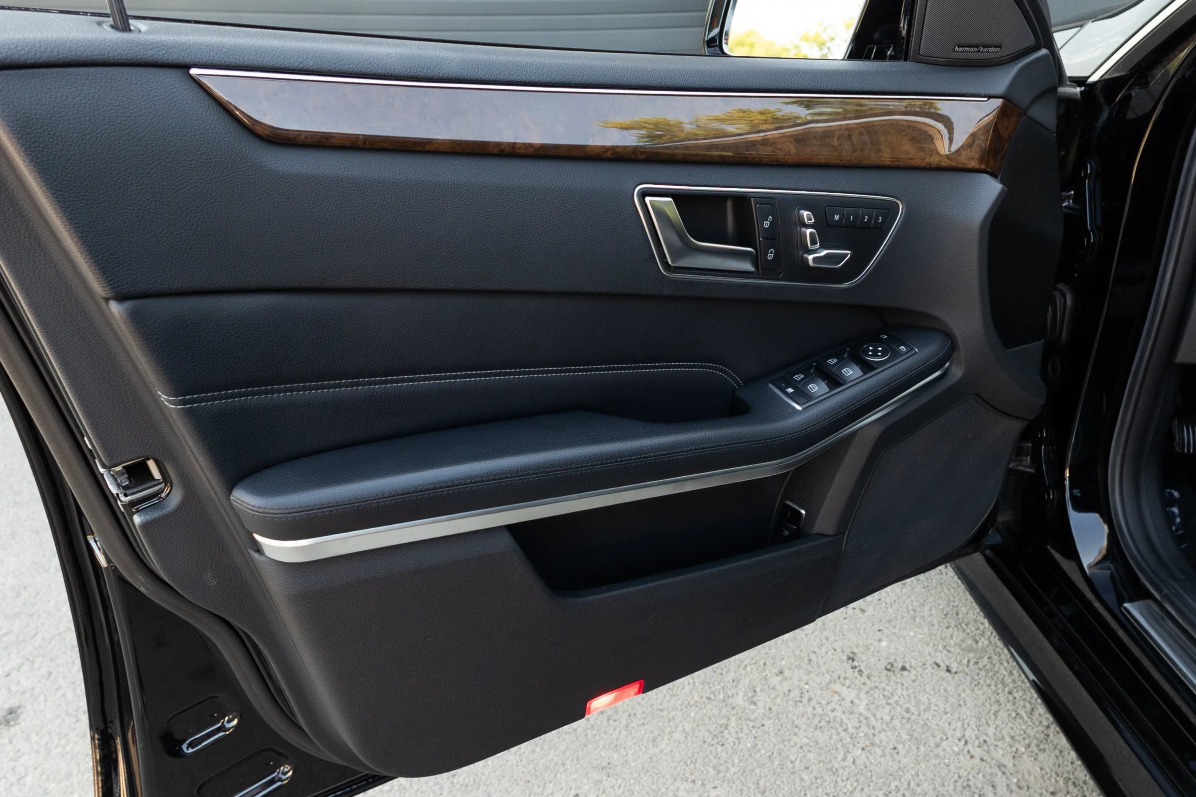 Used 2014 Mercedes-Benz E 350 4MATIC Sedan image 9