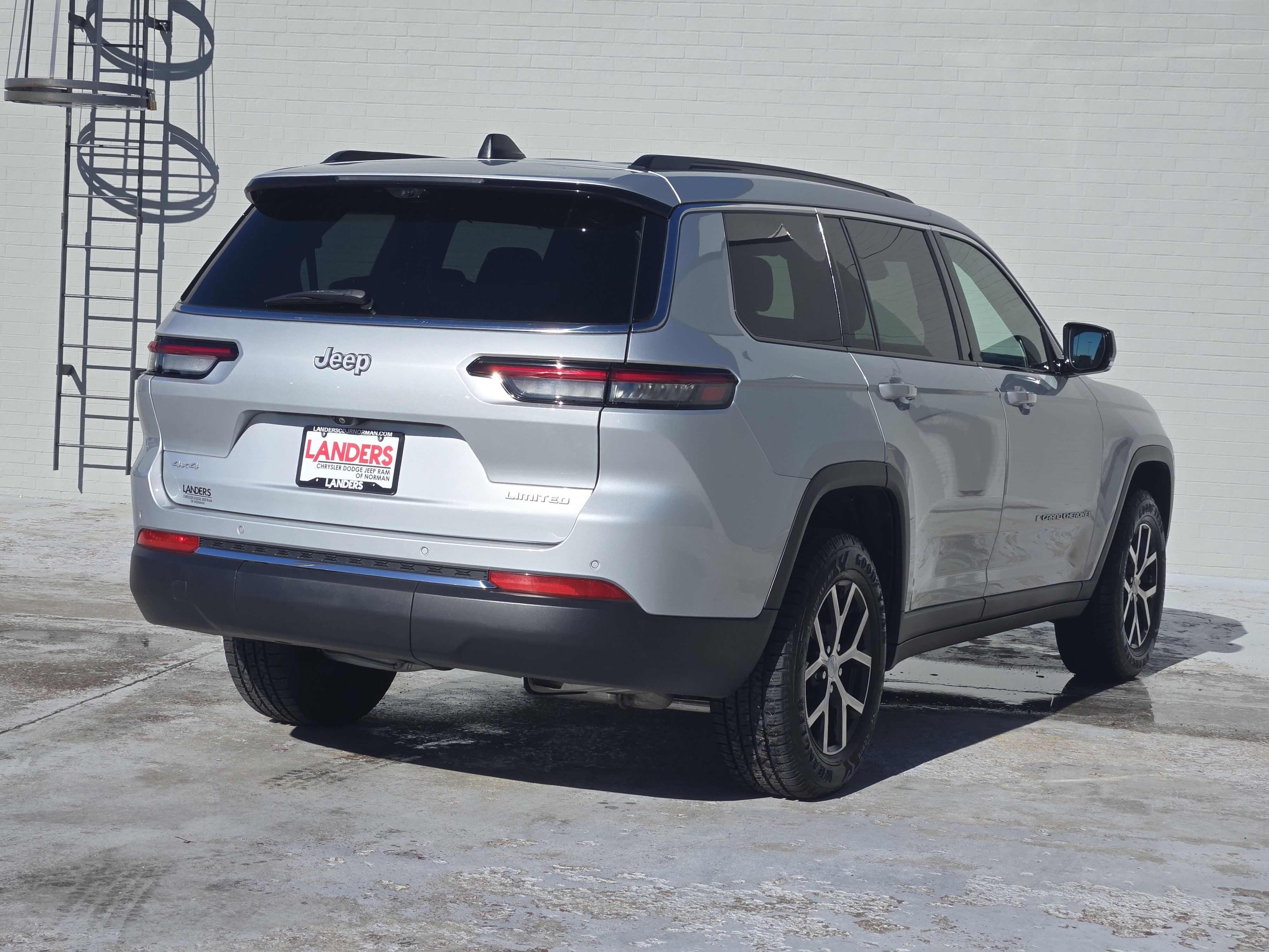 Used 2024 Jeep Grand Cherokee L Limited w/ Luxury Tech Group II image 8