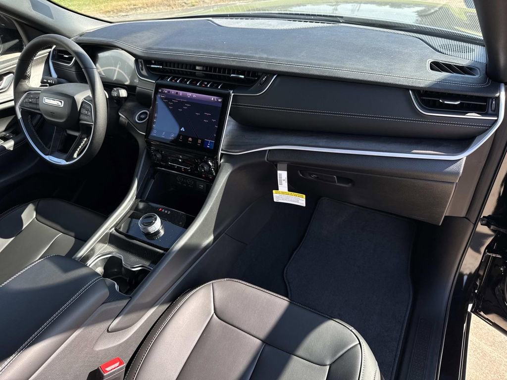 New 2025 Jeep Grand Cherokee Limited w/ Black Appearance Package image 26