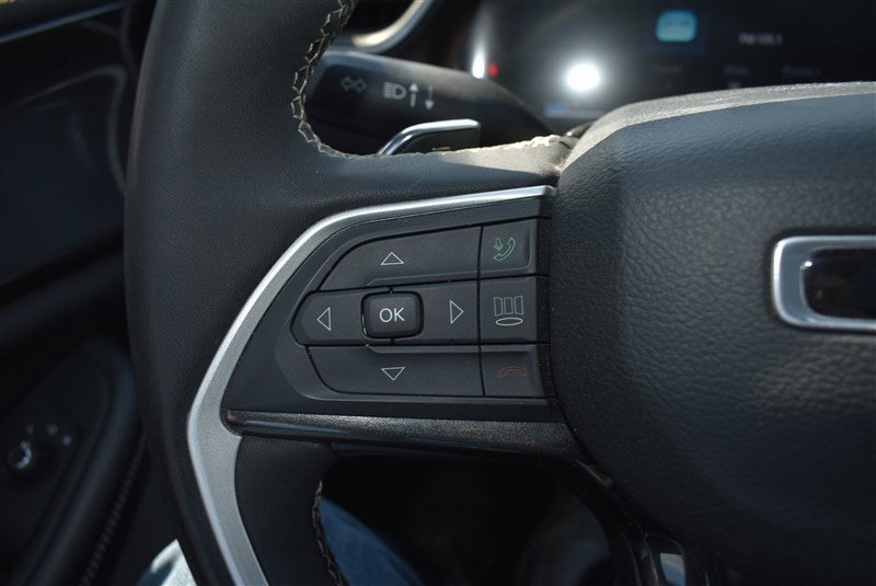 Used 2023 Jeep Grand Cherokee L Laredo AWD/4WD image 15